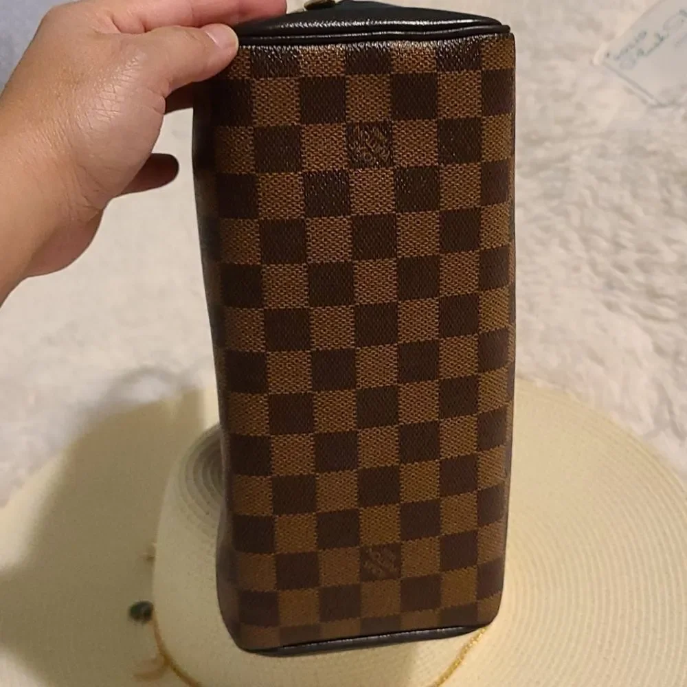 💯 Authentic Damier Louis Vuitton Brera 🍀
